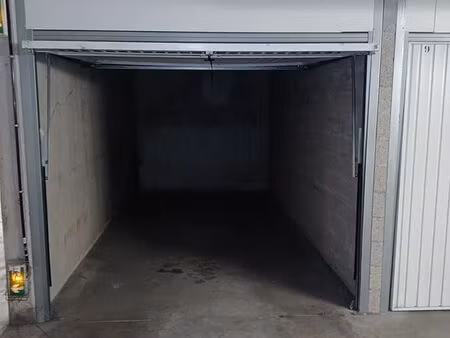 parking/box 10 m² st ouen