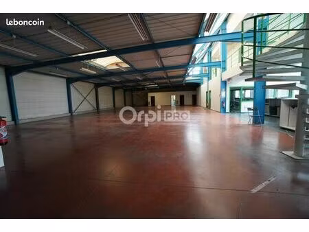 local d'activité 926 m²