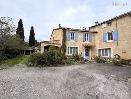 propriété 8 pièces 243 m²