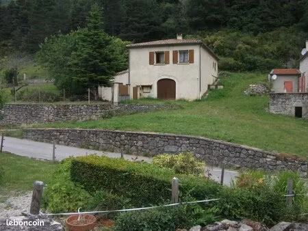 maison avec source  jardin  dépendances et forêt