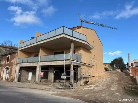 local commercial en plein rond-point 180m2