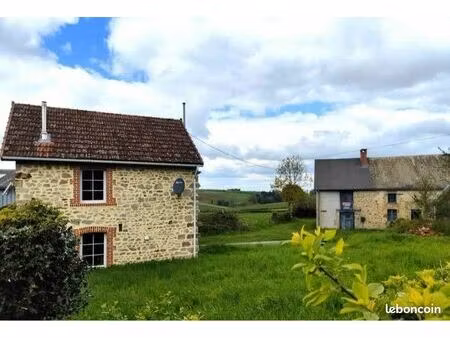ensemble de 2 maisons et un grand terrain