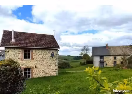 ensemble de 2 maisons (+ éventuellement grand terrain)