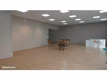 local à louer  bureaux-activités tertiaires-lumineux et très bonne visibilité-centre ville