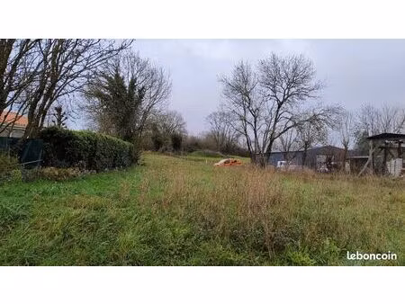 vente terrain vendee près fontenay-le-comte / zone ue (urbanisme economique)