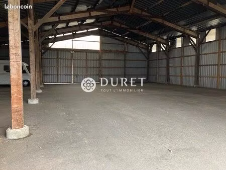 local 625 m² vouvant