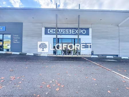 local commercial bressuire 592 m2