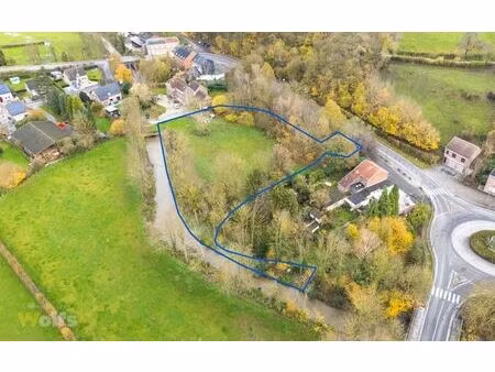 terrain de 4.200 m² pour quatre maisons unifamiliales !