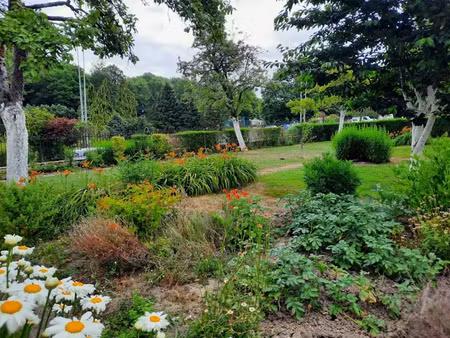 location maison 6 pièces 130 m² à bagnoles-de-l'orne (61140)  1 000 €