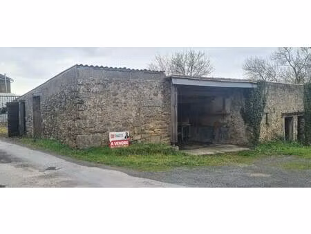 grange  proche du centre de gorges 80 m² sur terrain de 3008 m²