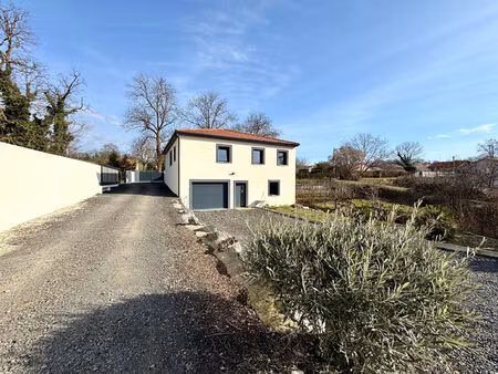 vertaizon / maison à vendre dans un environnement verdoyant  proche des commerces !