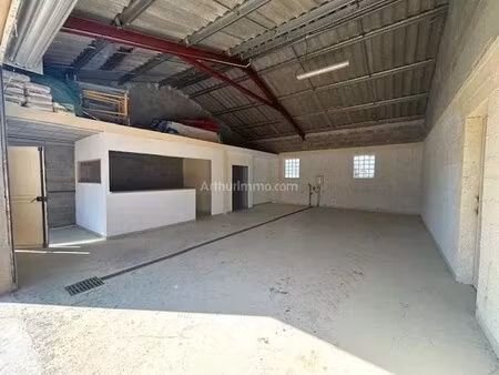 hangar commercial