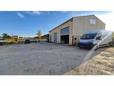 **hangar avec bureaux et stockage sur grande parcelle ? proche de bergerac**