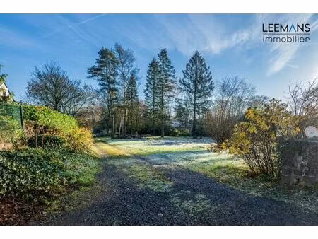 magnifique terrain pour une 4 façades  à casteau. bien rare!
