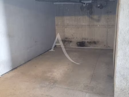 emplacement de stationnement pour petit voiture ou moto