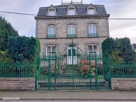 maison bourgeoise en pierre + dépendances + maisonnette