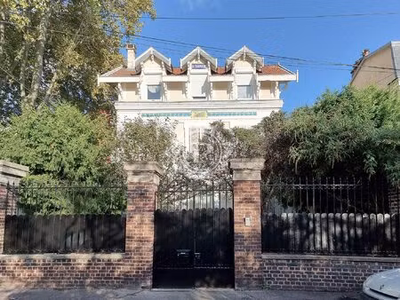 belle maison 1900 en bord de seine