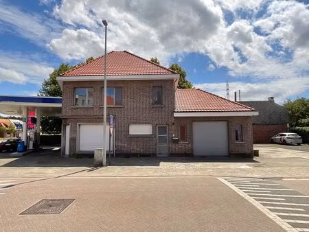 gerenoveerde woning met handelsruimte in kessel.