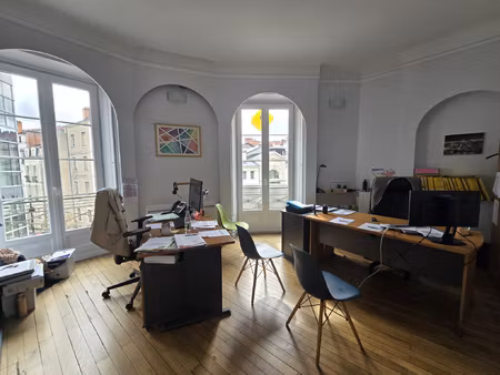 nantes centre bureaux à louer 124 m2