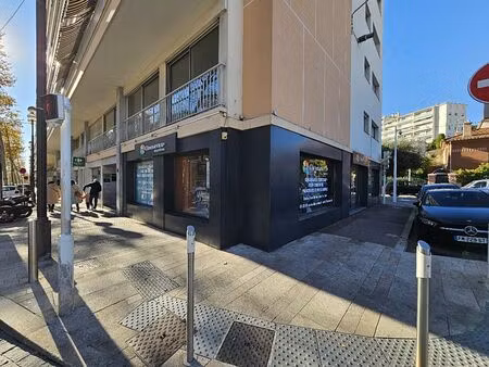 location commerce cannes 122 m²