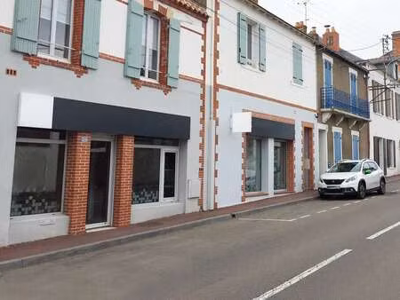 vente bureaux et commerces à pornic (44210) : à vendre / 142m² pornic