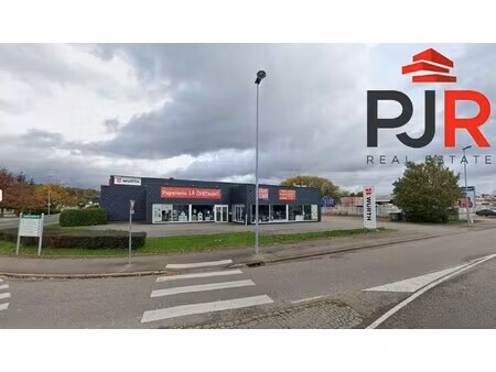 location local commercial