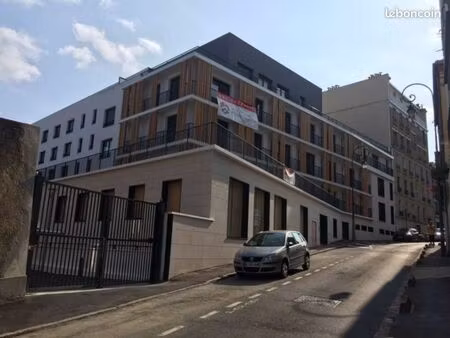 boutique 285 m² vanves