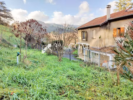 maison de 105 m2 avec cour et jardin de 300m2 + parcelle de 600m2