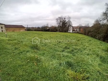 terrain de 2 777 m² à beauchalot