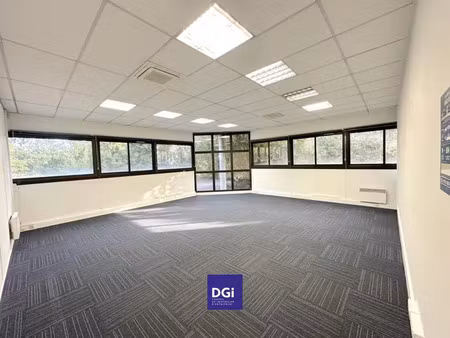 location bureaux secteur ville active à nîmes 157 50 m2 avec grand parking