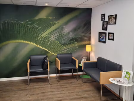 location bureau 63 m² à frontignan (34110)