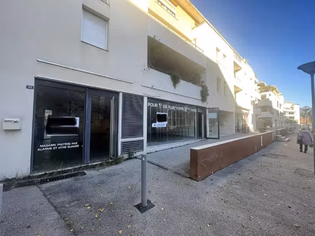 location commerce 76 m² à aubagne (13400)
