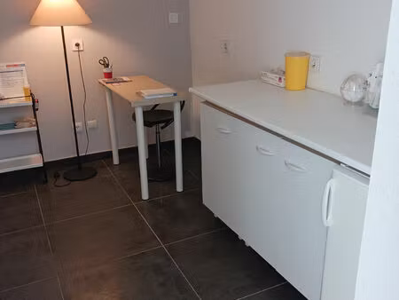 location commerce 1 pièce 19 m² à toulon (83000)