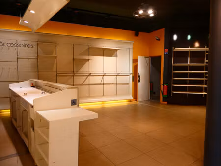 location commerce 100 m² à lourdes (65100)