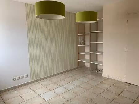 location commerce 2 pièces 47 m² à saint-donat-sur-l’herbasse (26260)