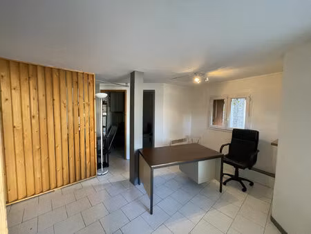location commerce 3 pièces 37 m² à teyran (34820)