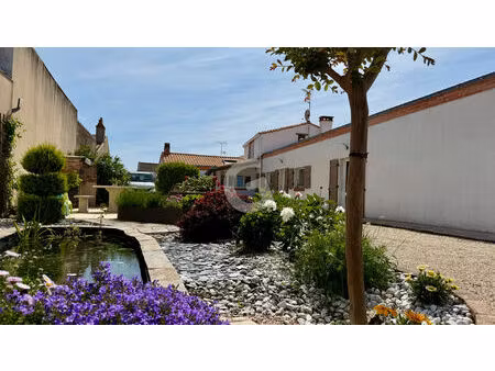 vente maison 5 pièces 152 m² grues (85580)