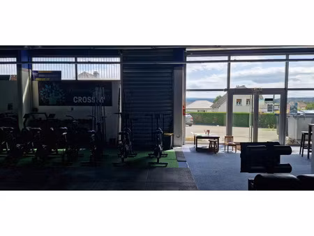 location locaux professionnels 659 m² à taillecourt (25400)  5 600 €