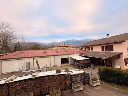 propriété multifonctionnelle avec local commercial  entrepot