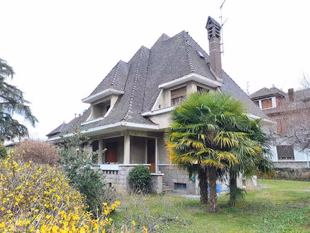 maison de caractère en plein centre de thonon ? jardin privatif et fort potentiel