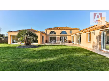 maison le fenouiller 7 pièce(s) 317.92 m2