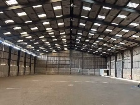 local d'activité 5 618 m²