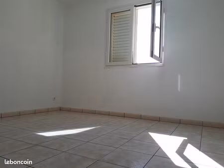 bureaux 90 m² saint-benoît