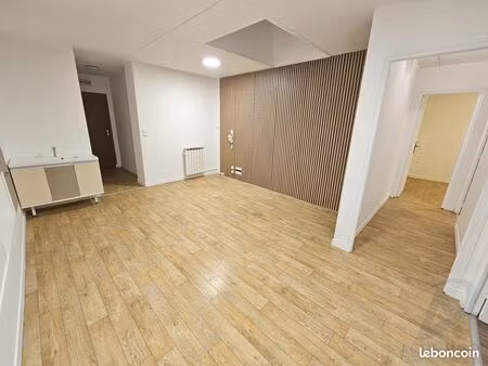 bureaux 92 m² flers