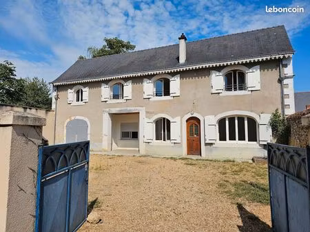 durtal centre - maison ancienne de 126m2 habitables avec potentiel d'agrandissement