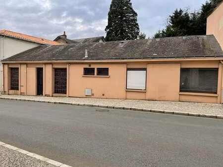 vente bureaux et commerces à chantonnay (85110) : à vendre / 125m² chantonnay
