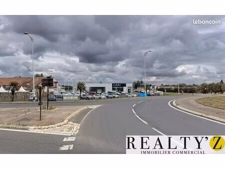 local commercial 1 748 m²