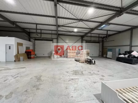 entrepot/stockage a louer a gallargues le montueux