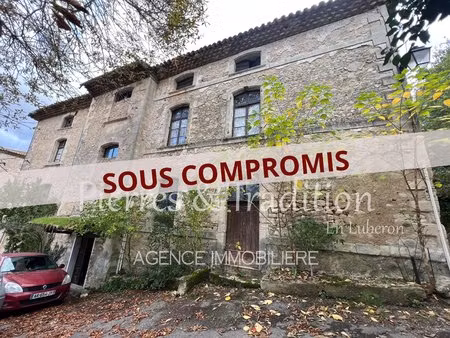 luberon  grande maison de charme à rénover au coeur du vieux village de céreste