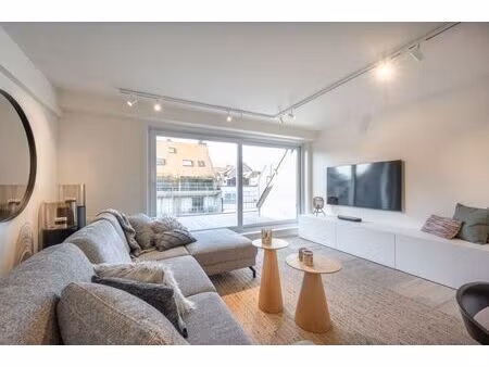 duplex rénové avec 3 chambres à coucher